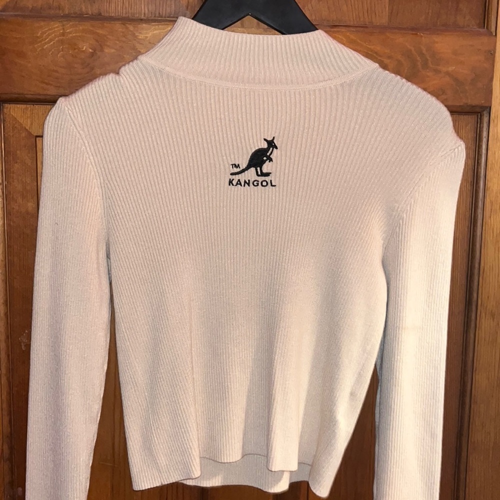 H&M X Kangol turtle neck cropped. Size S